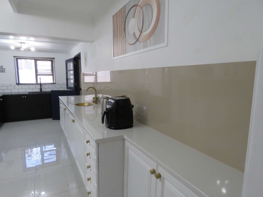 4 Bedroom Property for Sale in Kleinmond Western Cape